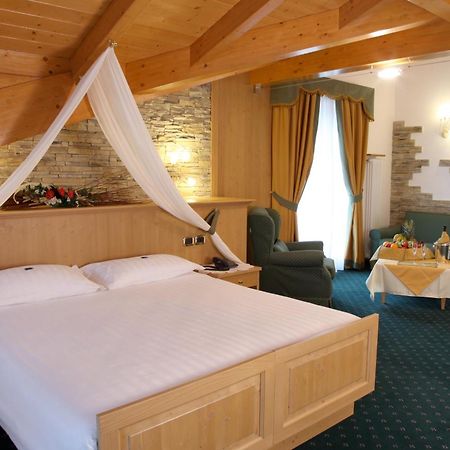 Hotel Gran Vacanze Rooms & Apartments Dimaro Exterior foto